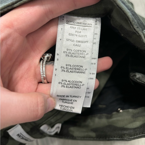 Good American Good Waist Jeans in Camo Green
Skinny High Waist Size 12/31 - Picture 4 of 7